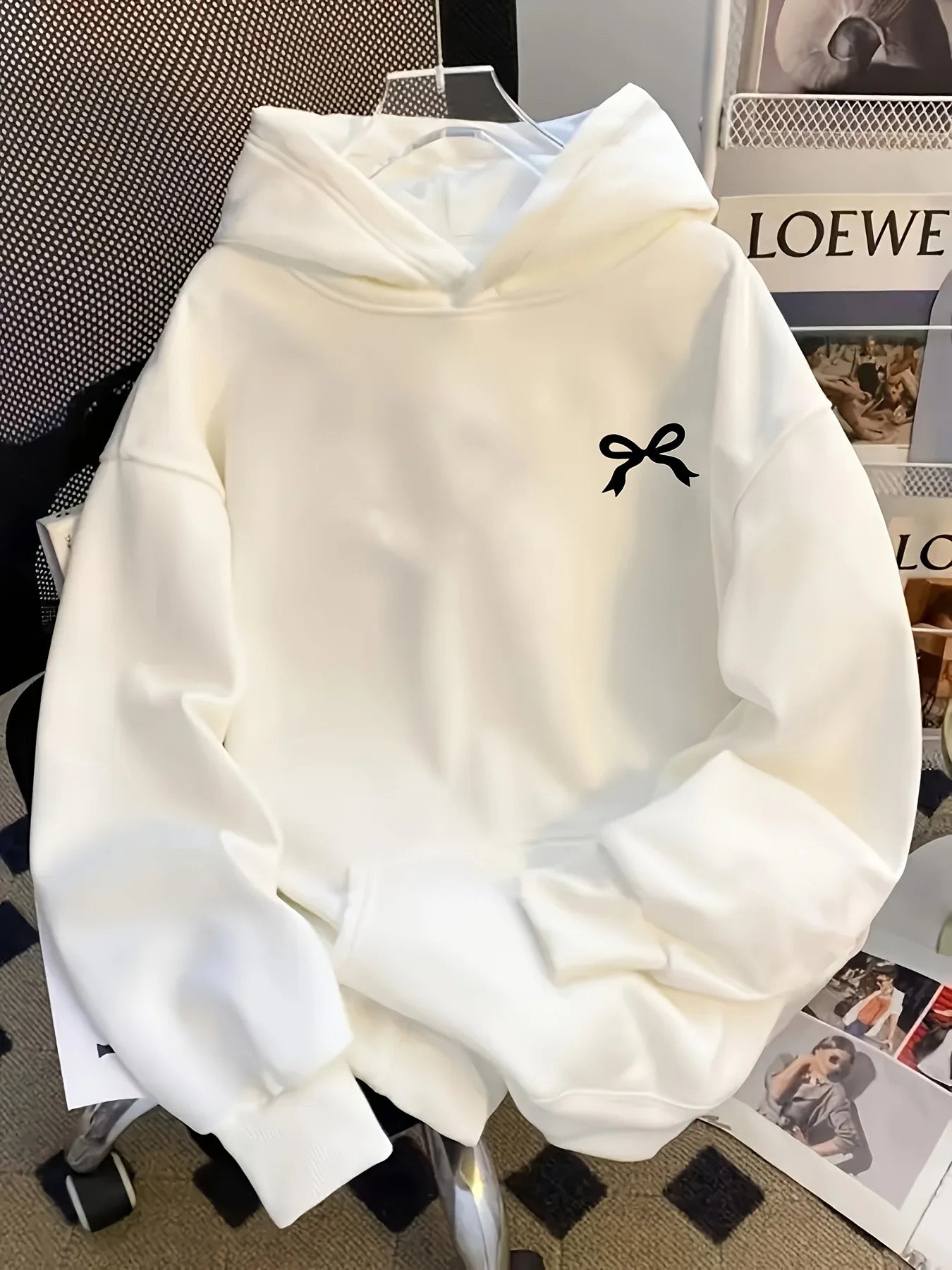 Sweat-shirt à capuche pour femme de style européen 2026, sweat-shirt à motifs imprimés, sweat-shirt ample et confortable avec poches