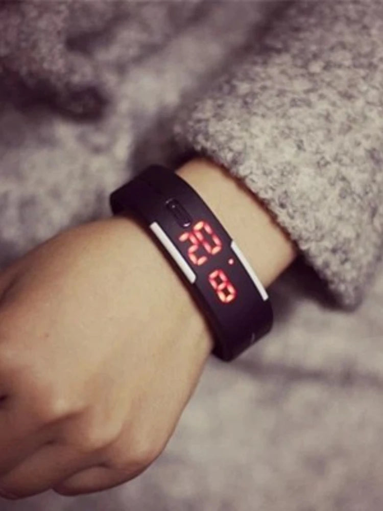 Montre Digitale LED MOONBIFFY DW4805 — Écran Tactile, Bracelet Silicone, Style Sport Unisexe