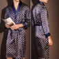 Kimono Peignoir Satin Imprimé Homme — Robe de Chambre avec Poches, Col en V