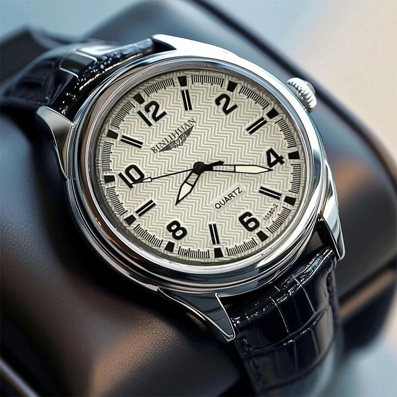 Montre Quartz Homme Business — Boîtier Rond Alliage, Bracelet Cuir, Étanche 3 ATM, Coffret Cadeau Inclus | TechNova X