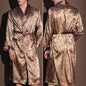 Kimono Peignoir Satin Imprimé Homme — Robe de Chambre avec Poches, Col en V