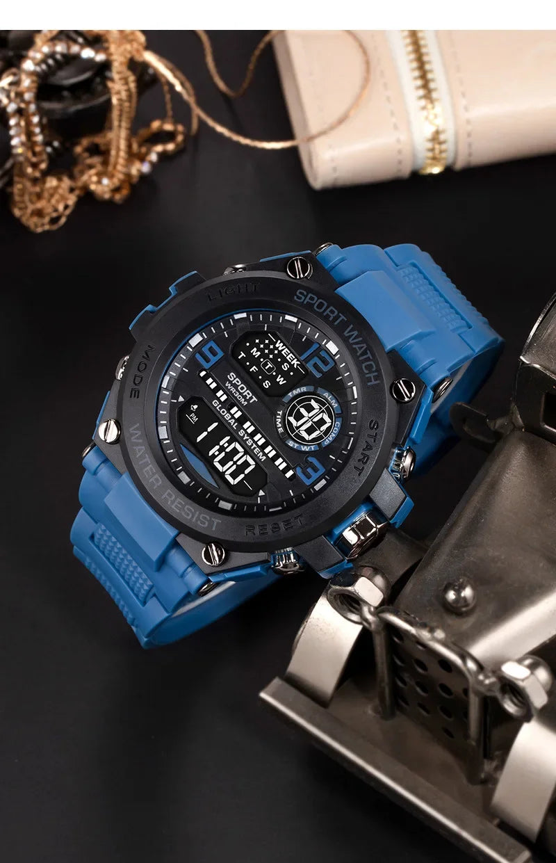 Montre Sport Digitale YIKAZE A69270 — Grand Cadran 56mm, LED, Chronomètre, Alarme, 3 ATM