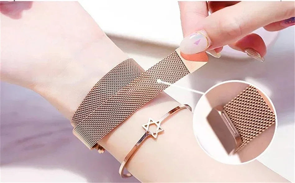Montre Quartz Femme RUNERR — Cadran Ciel Étoilé 33 mm, Bracelet Magnétique Maille Acier Ajustable, Lumineux, 5 Coloris | TechNova X